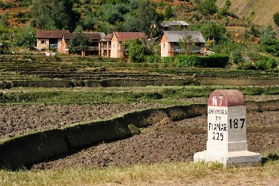 La fameuse RN7, la plus fréquentée par les touristes est entièrement goudronnée de Tana à Tulear.