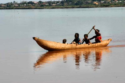 Pirogue sur la Tsiribihina.