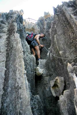 Eric dans le parcours est bien aménagé et assez sécurisé pour grimper à la cime des aiguilles géantes.