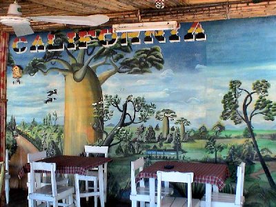 P2005-06mada-SONY211.JPG (79.87 Kio) Vu 20531 fois Décoration de la salle à manger.