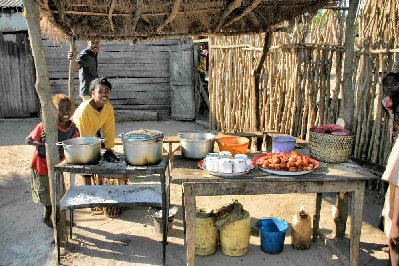 Petit restau, traiteur, plats à emporter.