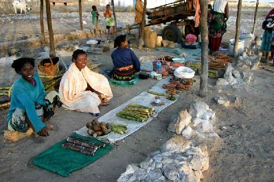 Marché local peu achalandé.