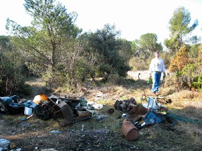 il fallait rassembler au bord des chemins es déchets éparpillés dans la nature