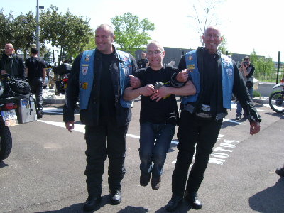 SL708738.JPG (173.68 Kio) Vu 16703 fois le boss Yvon entre 2 malabars