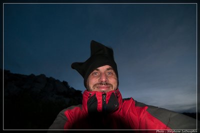 Quelque part dans le massif de Marseilleveyre pour réalisation de panos, belle ombre du flash intégré à cause de la taille du 12-24