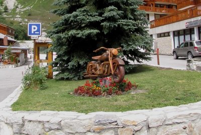 IMG_1440.jpg (163.1 Kio) Vu 13842 fois Harley Davidson en bois