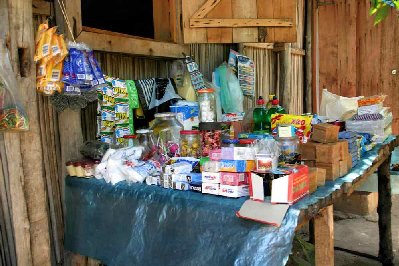 Petit bazar, bonbons, cigarettes au détail, tickets de loterie, médicaments…