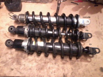 Photo2354mini.jpg (49.73 Kio) Vu 8934 fois En haut transalp pd6, puis kle et klr